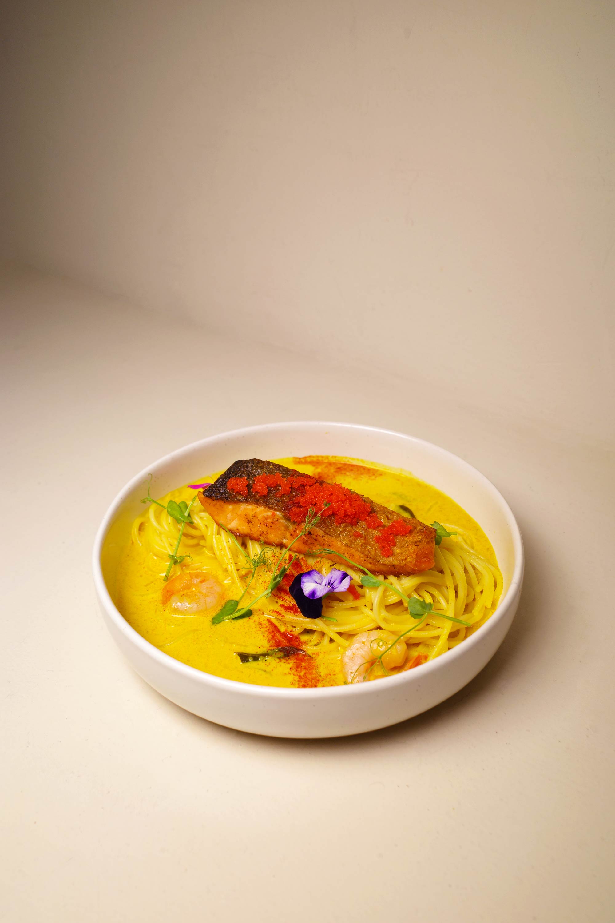 Creamy Curry Salmon Pasta 香浓奶油咖喱三文鱼意面